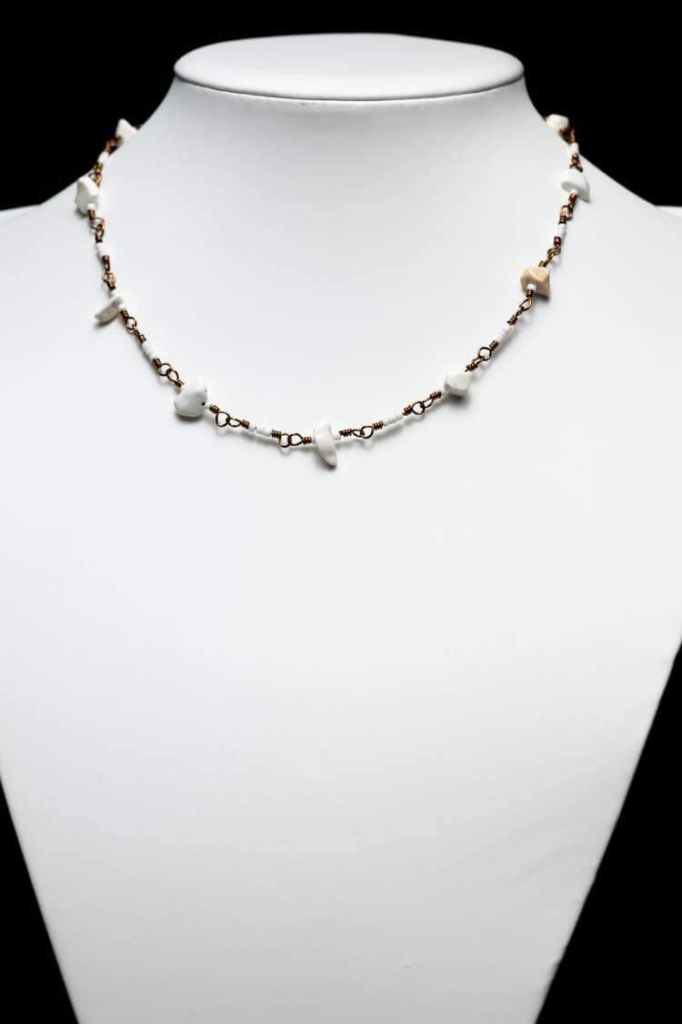 White Turquoise Chip Stone Necklace detail 2